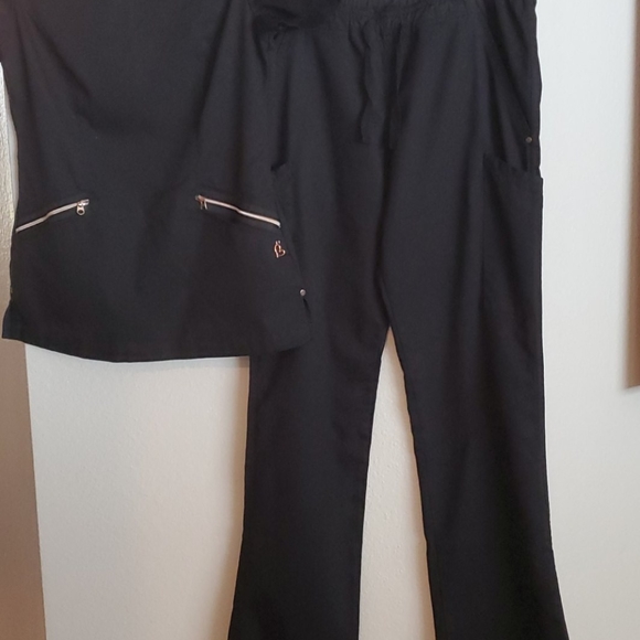 Scrubs - Picture 3 of 4